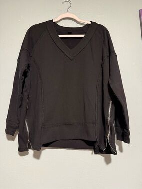 Caracilia Black V-Neck Zip Side Sweatshirt size M